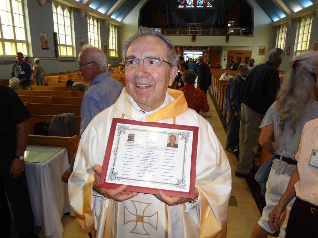 Fierté des Blais d’Amérique, l’abbé André Blais est le fils de Trefflé Blais et de Monique Larrivée de Shawinigan.
