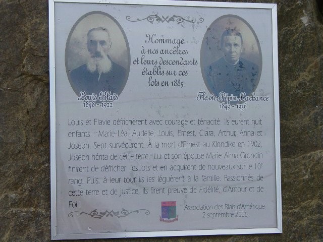Plaque commémorative en hommage à Louis Blais et Flavie Pépin-Lachance 